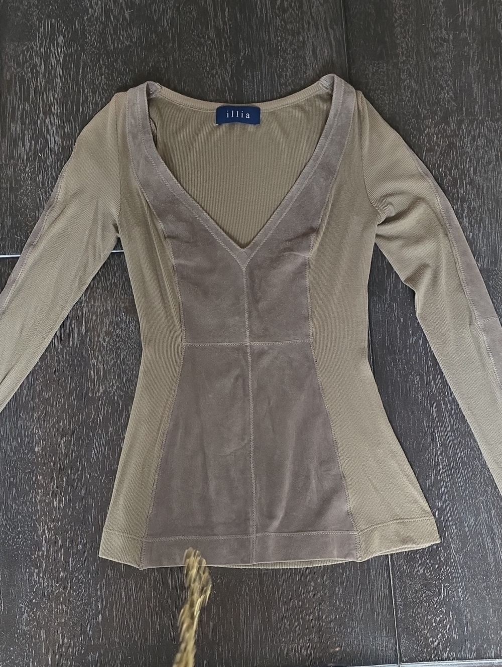 Illia Olive & Taupe V-Neck Long Sleeve Top